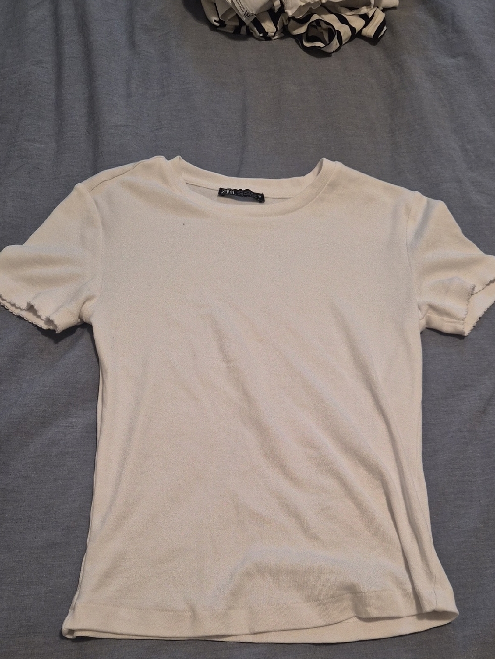 Zara White embrodied sleve Short Sleeve Tee